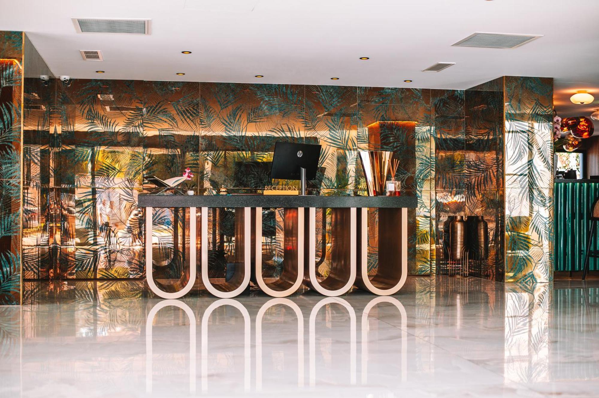 Calvi Hotel Экстерьер фото