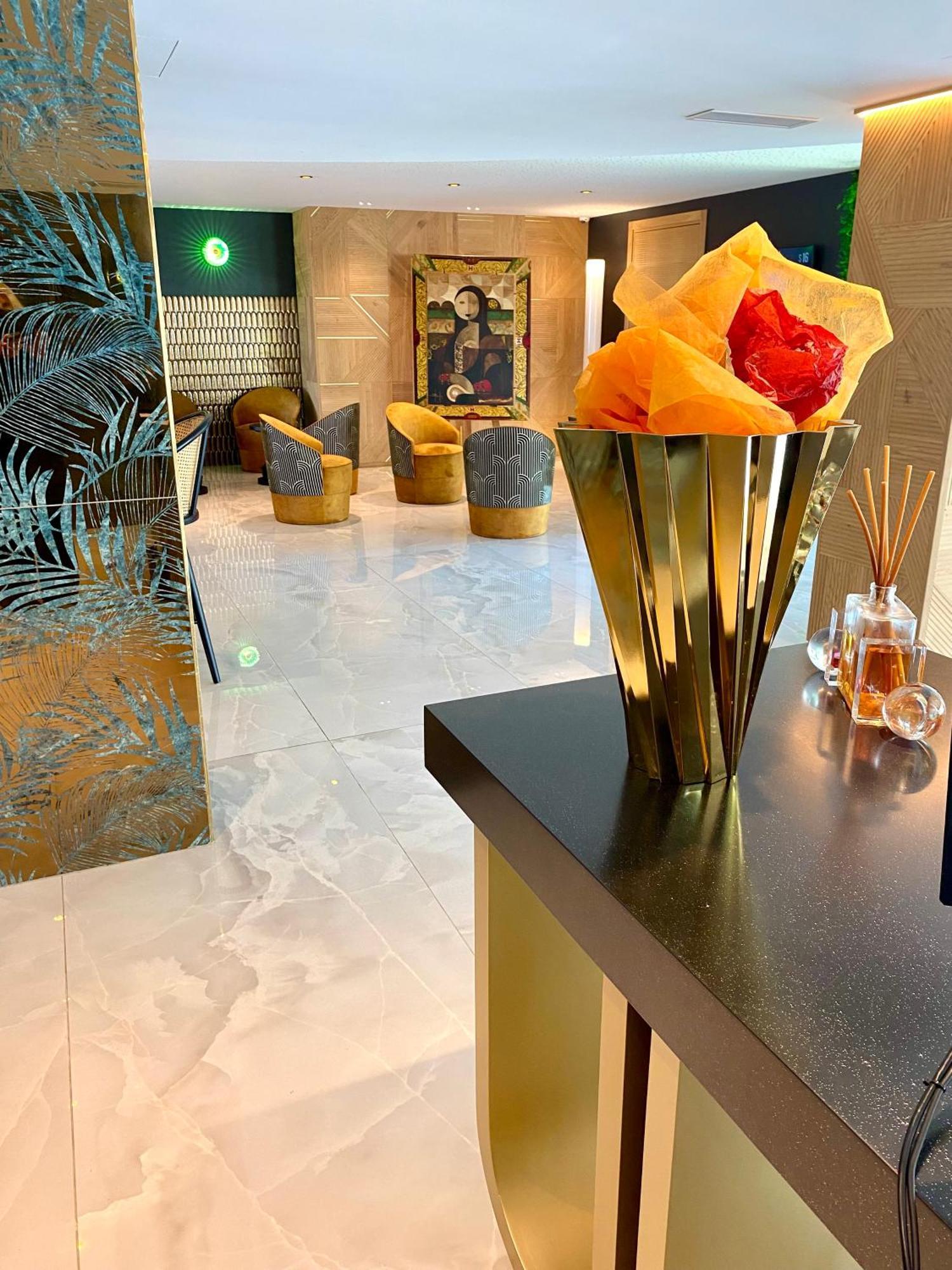 Calvi Hotel Экстерьер фото